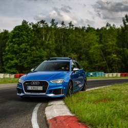 CRUZ AIRO FUSE Aluminiowy bagażnik bazowy na relingi zintegrowane